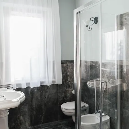 Domus Aurea 20 Bed and Breakfast 4*