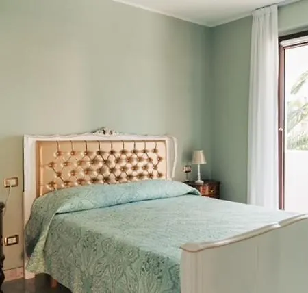 Domus Aurea 20 Bed & Breakfast 4*