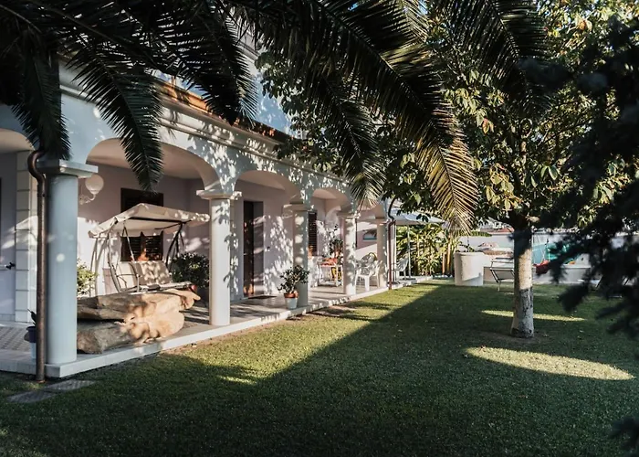 Domus Aurea 20 Oda ve Kahvaltı 4*