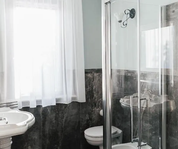 Domus Aurea 20 Oda ve Kahvaltı 4*