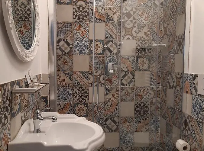 Domus Aurea 20 Oda ve Kahvaltı 4*